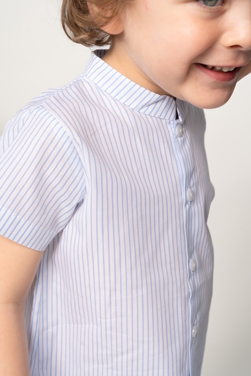 camisa mao corta rayas azules
