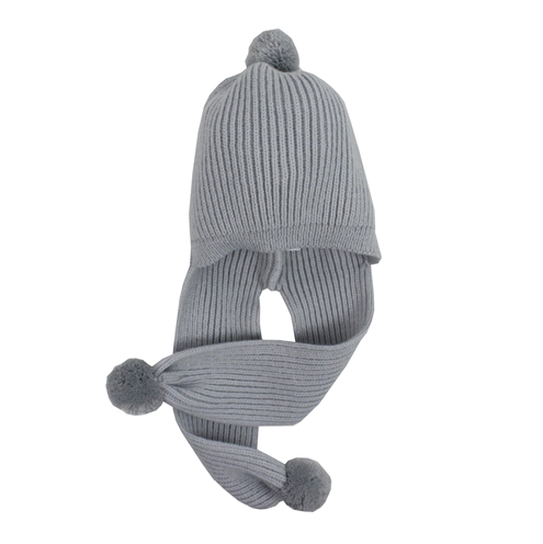 Knitted hat in grey